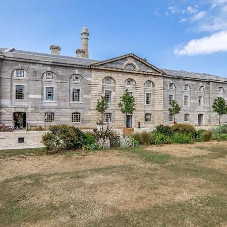 Luxury 2 Bed Apartment In Historic Royal William Yard Plymouth Exterior foto