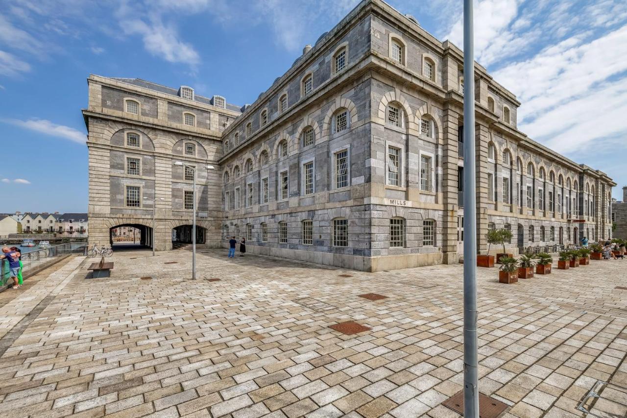 Luxury 2 Bed Apartment In Historic Royal William Yard Plymouth Exterior foto