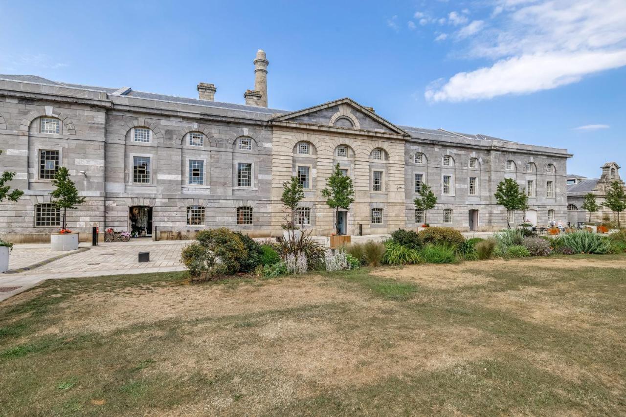 Luxury 2 Bed Apartment In Historic Royal William Yard Plymouth Exterior foto